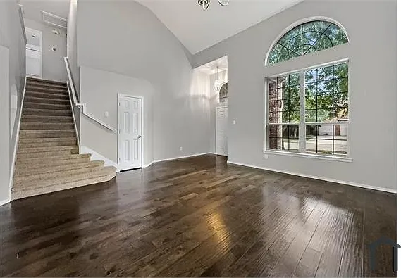 5 bed, 2114 sqft, $3,850 — Photo 4