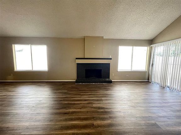 3rd image of 19714 Lake Hollow Ln