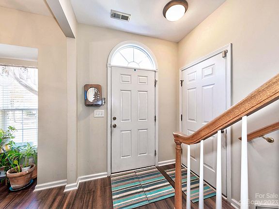 3rd image of 118 N Arcadian Way