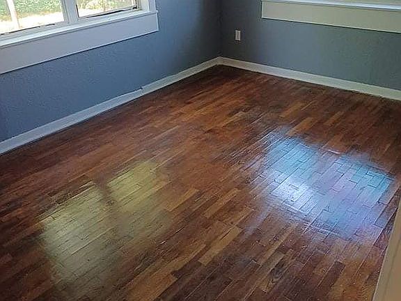 4th image of 305 W South St