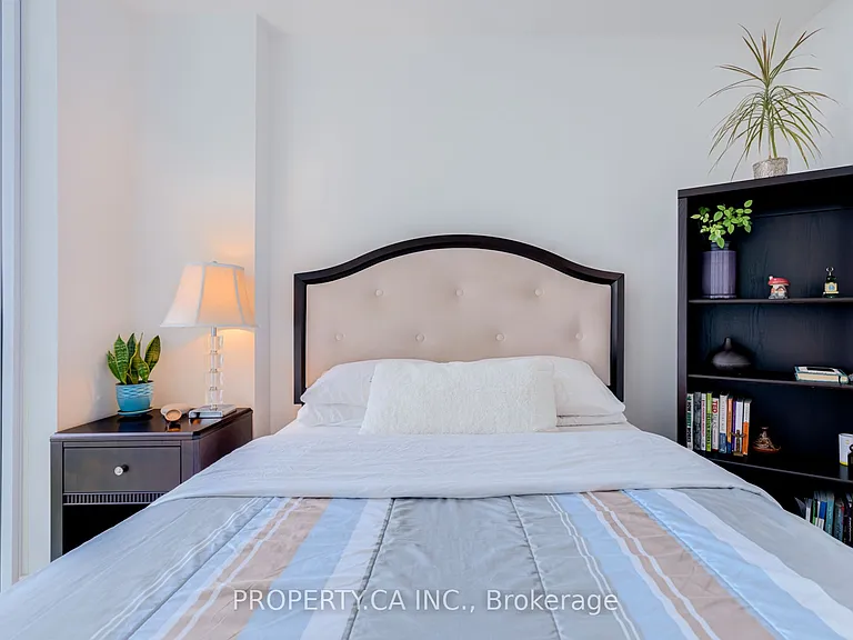 33 Helendale Ave #719 — Photo 21