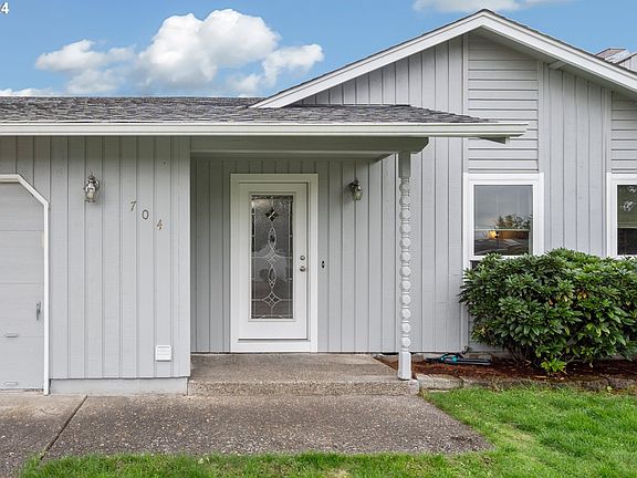 2nd image of 704 NE 160th Ave