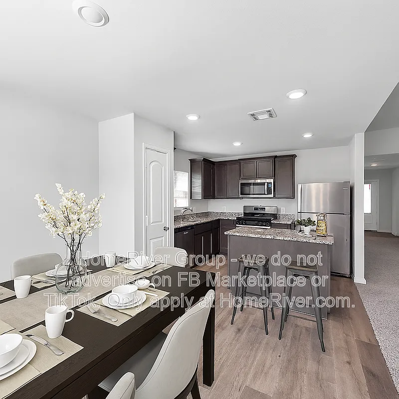 3 bed, 2.0 bath, 1379 sqft, $2,125 — Photo 3