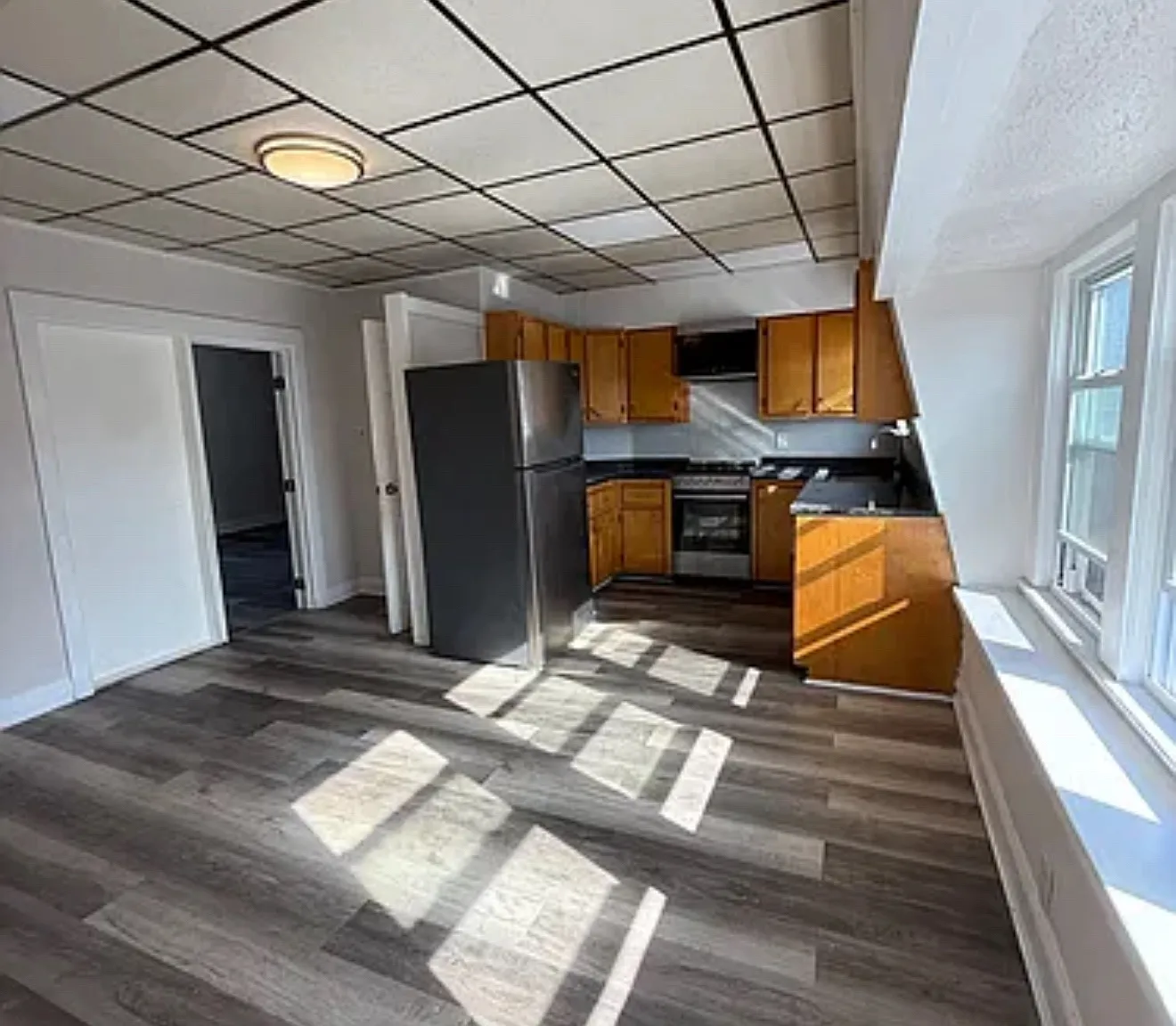 3 bed, 900 sqft, $1,800 — Photo 2