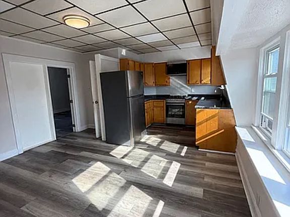 2nd image of 872 Plymouth Ave #3