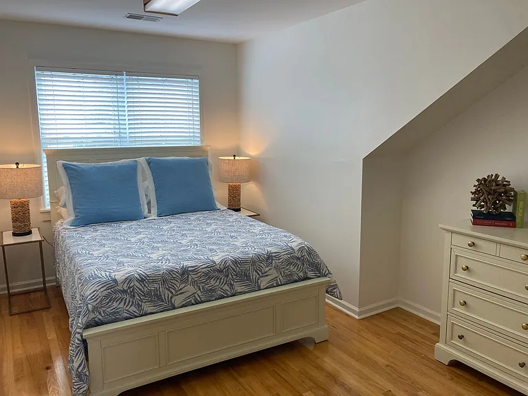 2108 Ion Ave — Photo 13