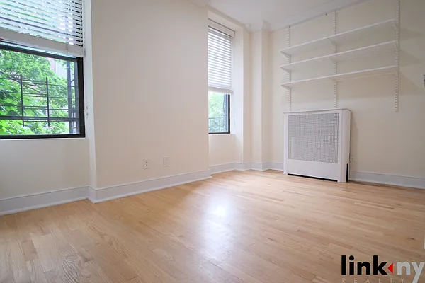 Rented by Link NY Realty | media 8