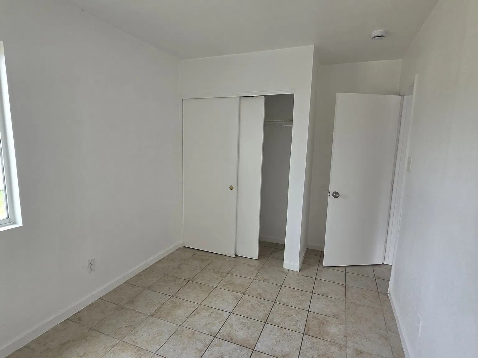 3 bed, $870 — Photo 2