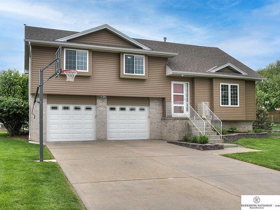 1st image of 727 Grenoble Dr