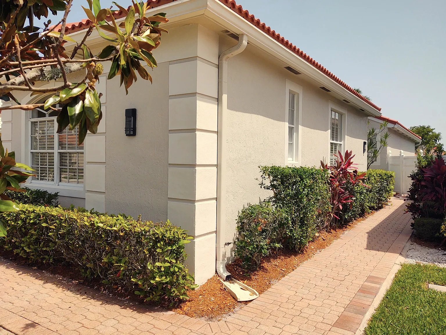 3 bed, 2.5 bath, 2218 sqft, $5,000 — Photo 2