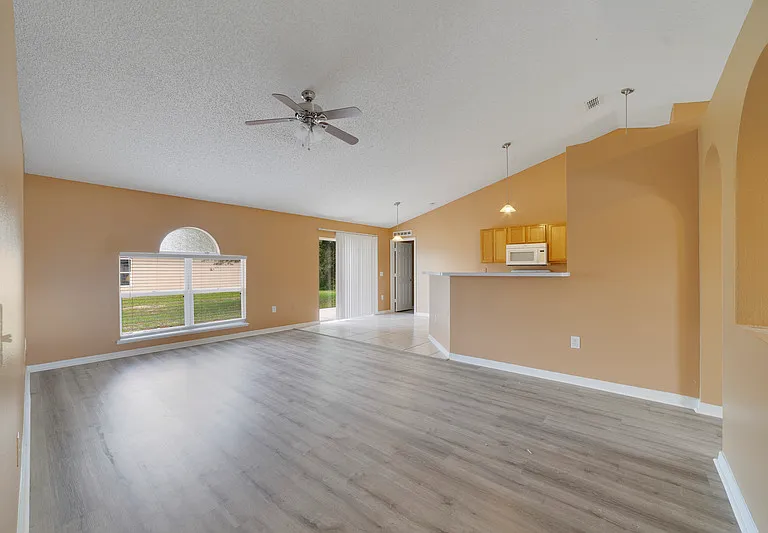 1907 Manatee Dr — Photo 7