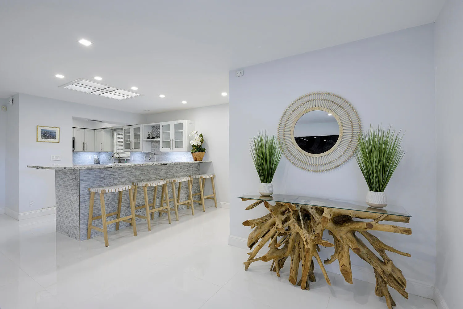 2 bed, 2.0 bath, 1337 sqft, $3,900 — Photo 3