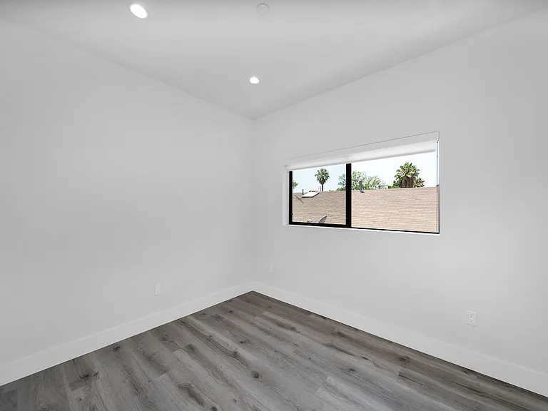 11522 Emelita Property LLC — Photo 22