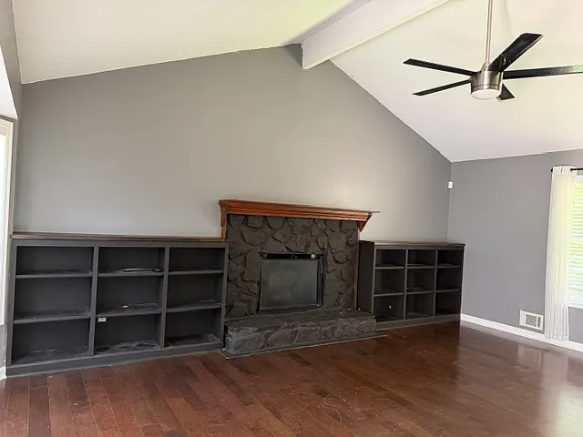 3 bed, 2.5 bath, 1900 sqft, $2,200 — Photo 2