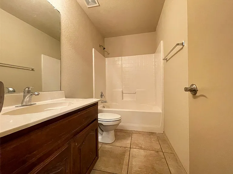 5913 Missy Ln — Photo 17