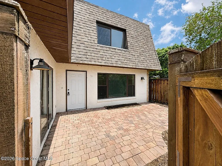 2115 Harrison St — Photo 4