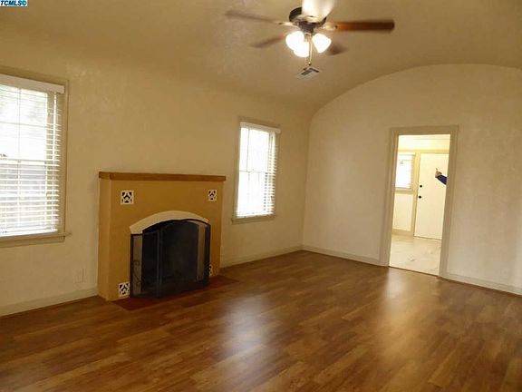 3rd image of 429 W Grangeville Blvd