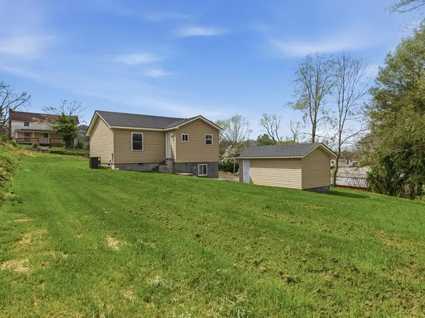 39 Justus St, Andrews, NC 28901