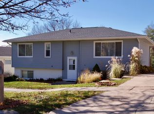 1642 21st St NW, Cedar Rapids, IA 52405