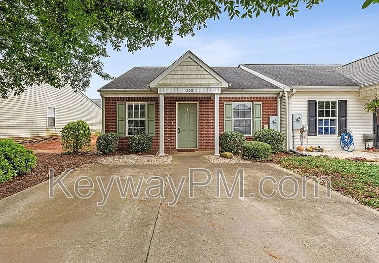 208 Satomi Way — Photo 1