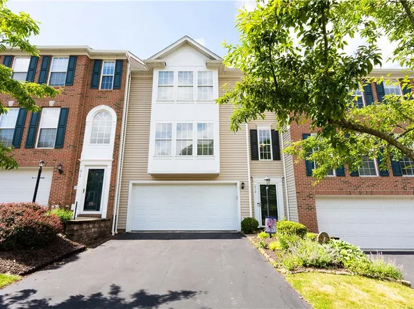 612 Village Green Blvd E, Mars, PA 16046