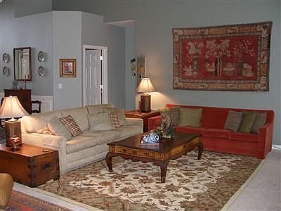 Roomy Living Area w vaulted ceilings