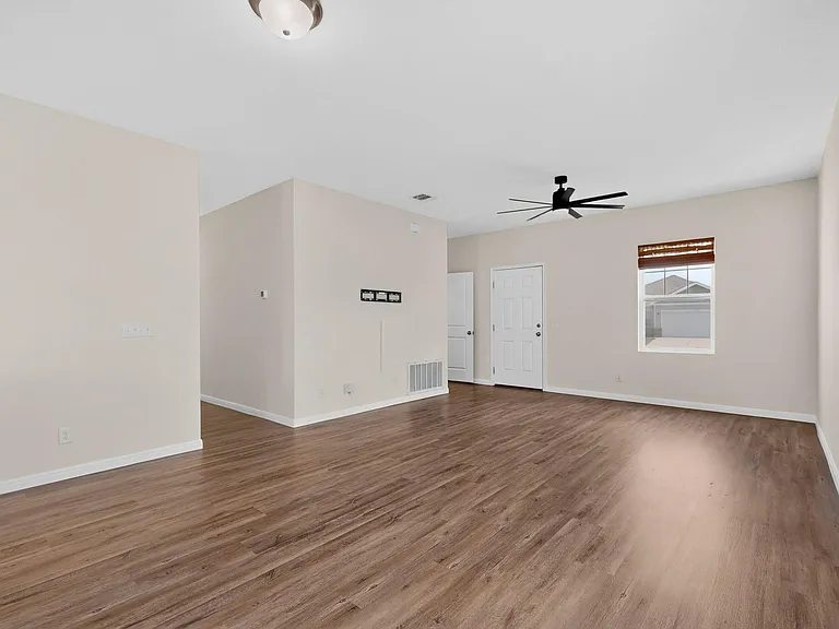 12713 Robert Taft St — Photo 4