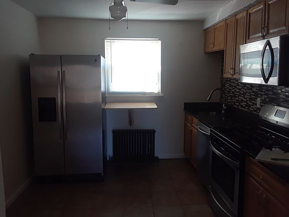 4th image of 1000 Hartman St APT 5
