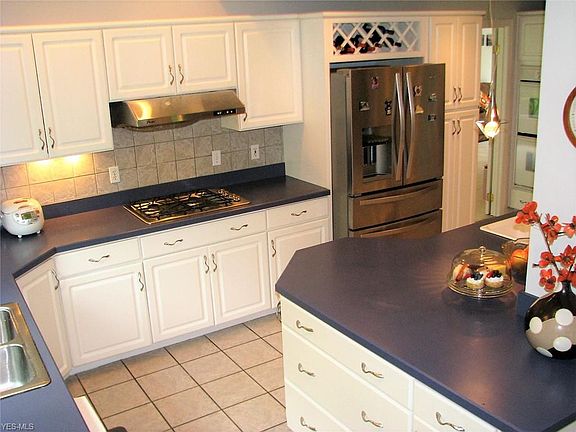 3rd image of 35985 Brushwood Dr