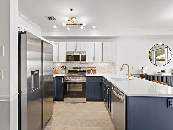 3rd image of 725 Jefferson St APT 2