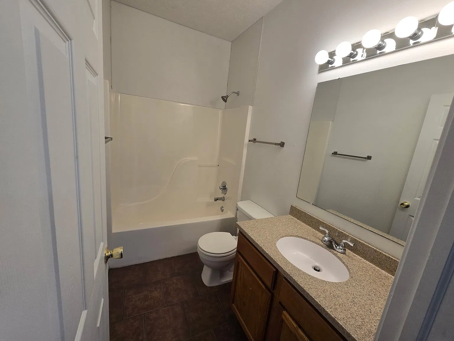 3 bed, 1095 sqft, $1,600 — Photo 4