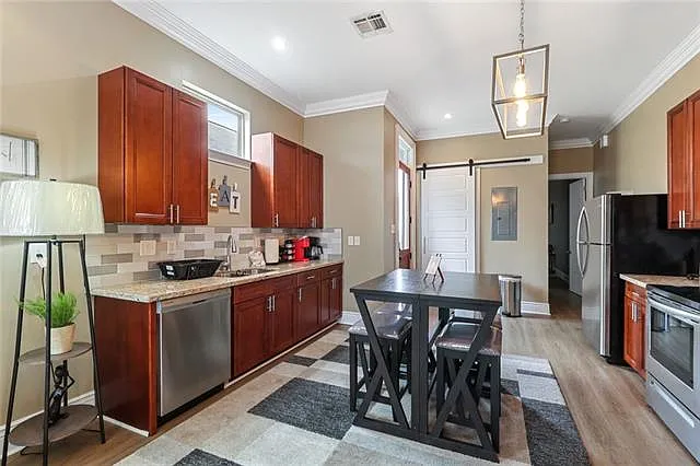 2403 S Saratoga St — Photo 4
