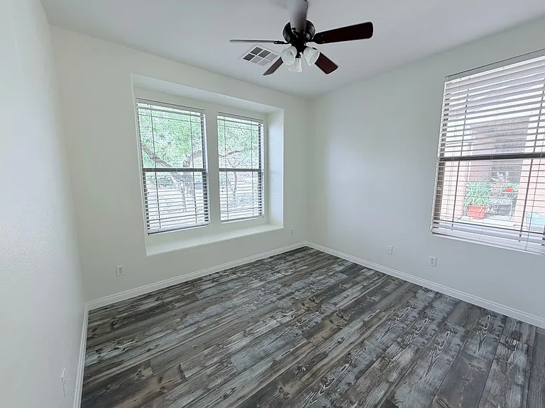 1936 Bluff Knoll Ct #LAS — Photo 18