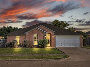 1105 Crooked Creek Ct, Midlothian, TX 76065