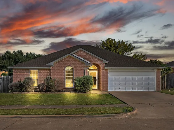 1105 Crooked Creek Ct, Midlothian, TX 76065