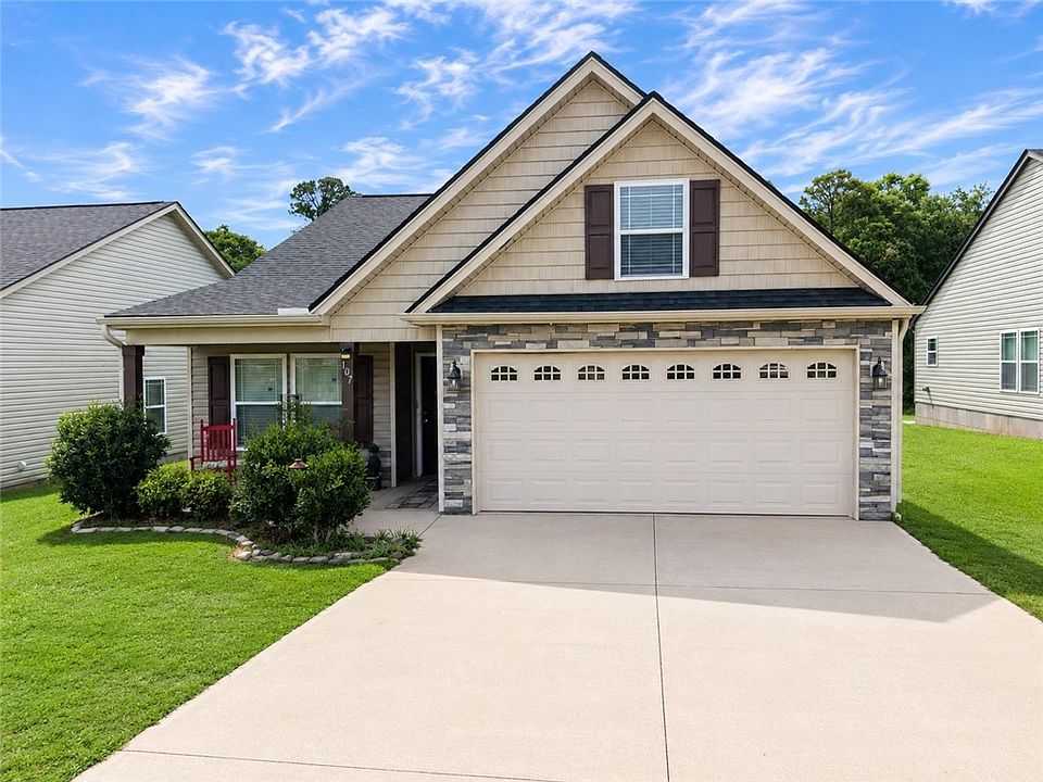 1st image of 107 Longshore Dr