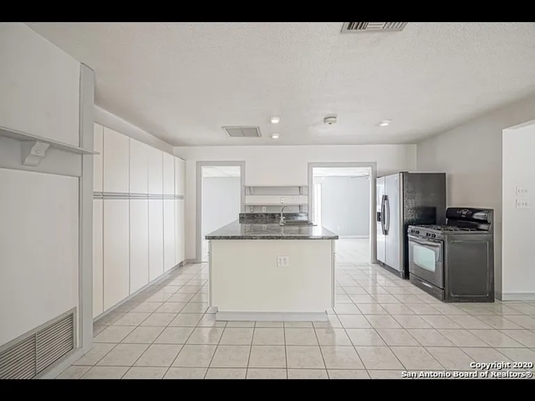 6715 Crosswell — Photo 5