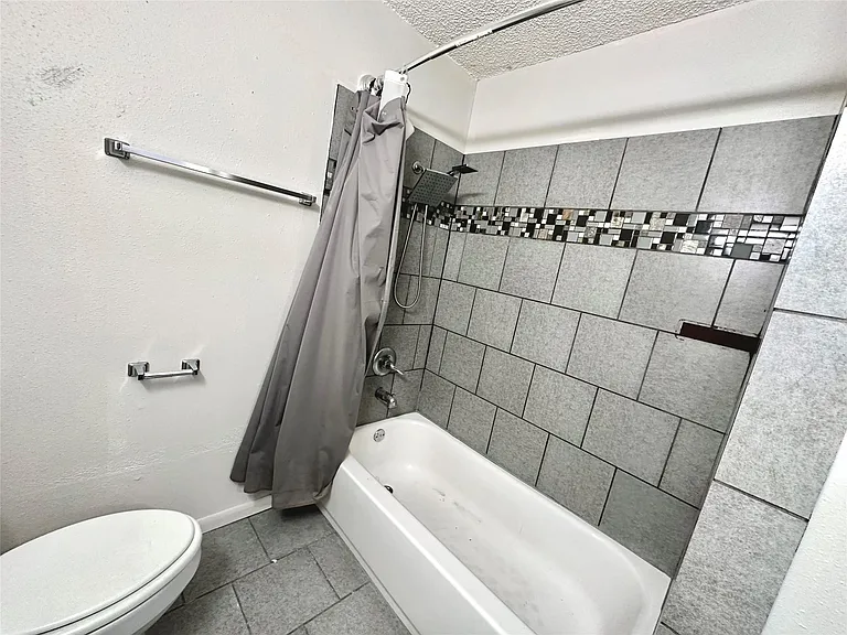 3822 Southway Dr #102 — Photo 28
