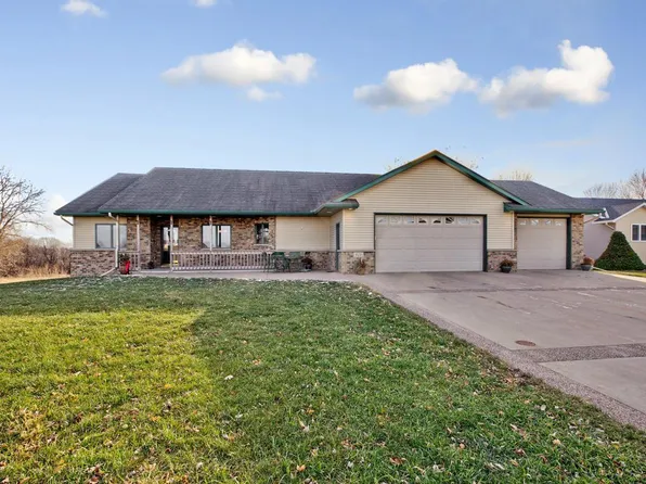 425 Horizon Dr, Le Center, MN 56057