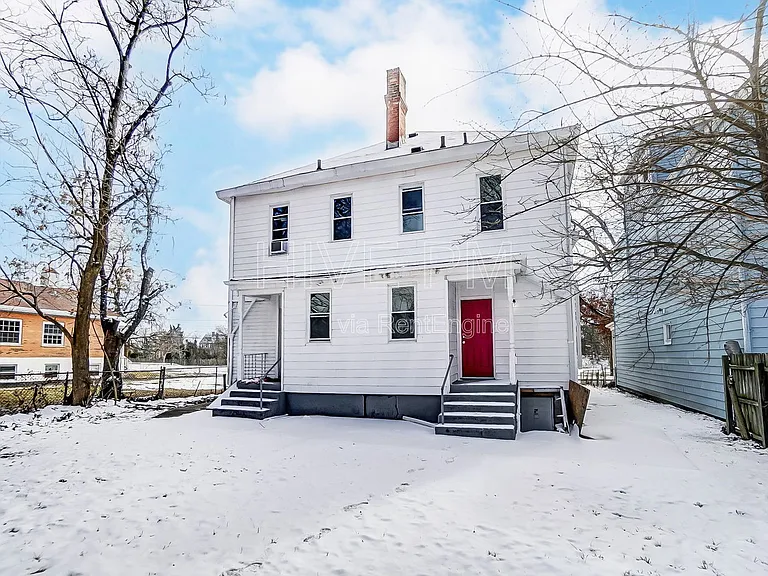 1758 Brewster Ave — Photo 33
