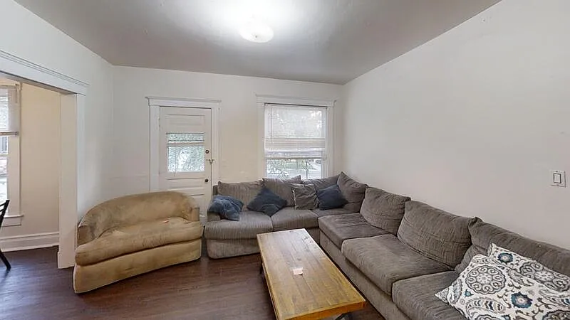 6 bed, 2.0 bath, 1750 sqft, $4,000 — Photo 2