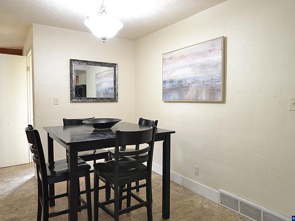 5th image of 1005 Glenview Way NW