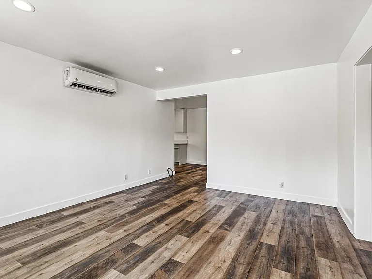 2730 Raymond Ave — Photo 23