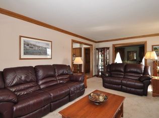 W163N4889 Graysland Dr, Menomonee Falls, WI 53051
