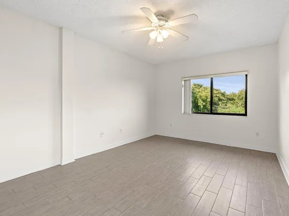 2105 Lavers Circle #512, Delray Beach, FL 33444