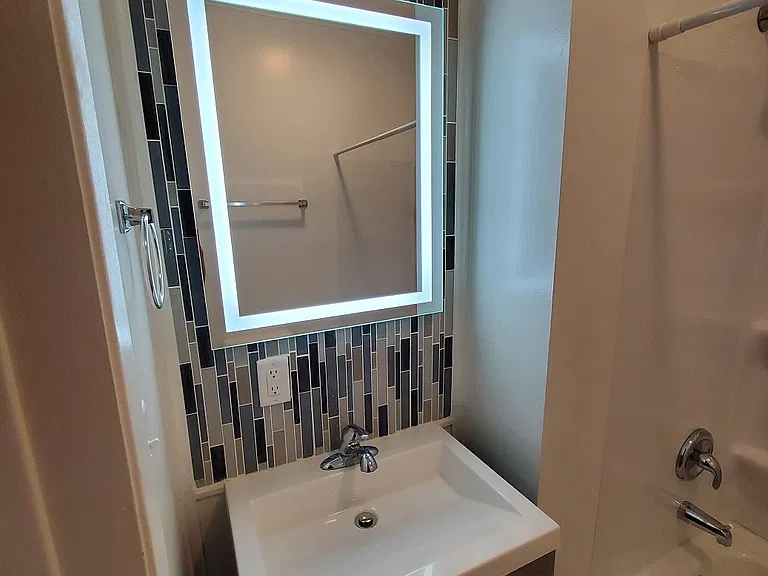 210 N 15th Ave E #1 — Photo 6