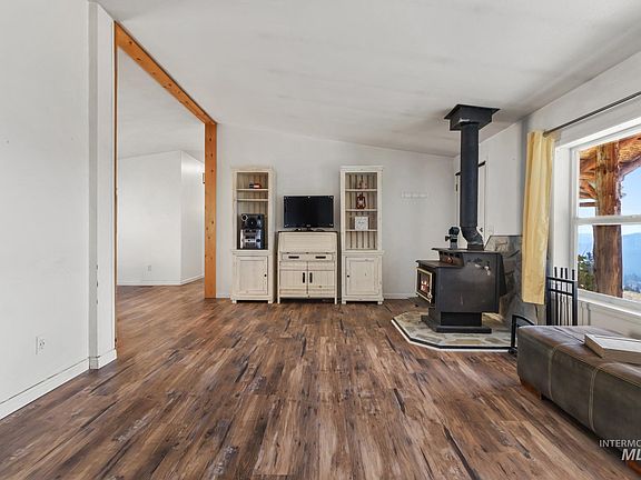 4th image of 33 Turkey Ln