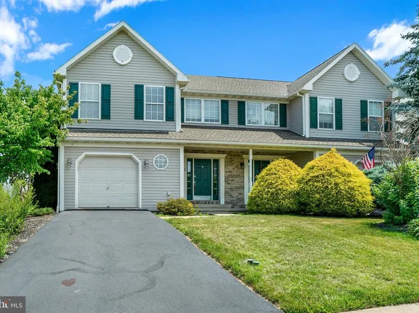 1 Ontario Dr, Sinking Spring, PA 19608