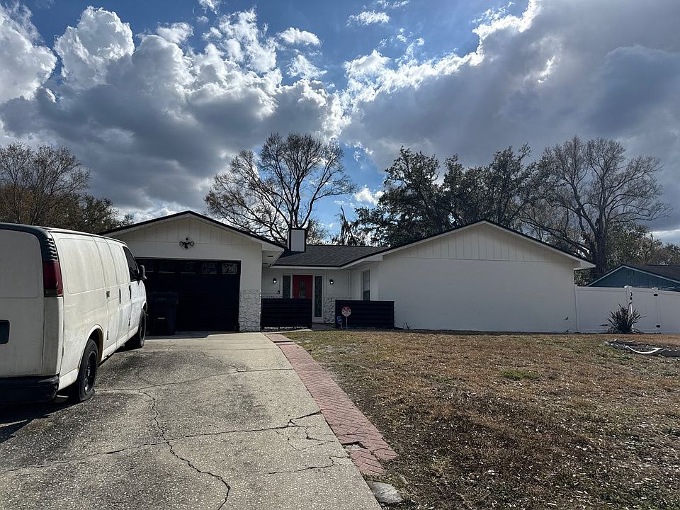 1st image of 2318 Maple Hill Dr