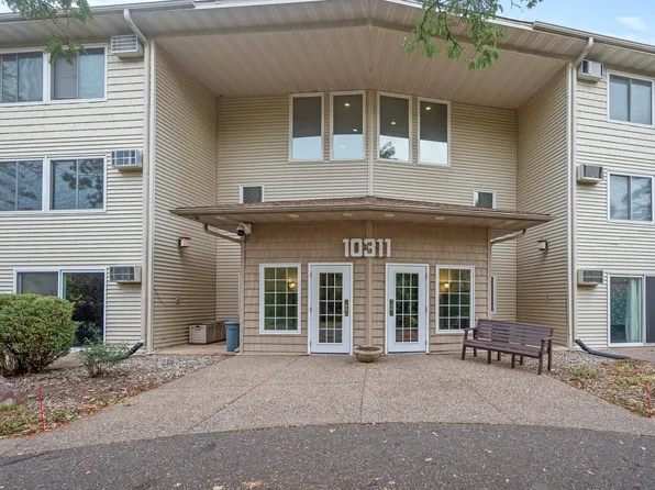 10311 Cedar Lake Rd APT 320, Minnetonka, MN 55305